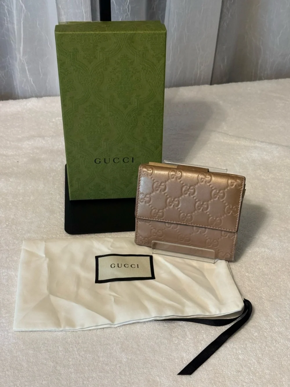 Gucci Metallic Rose Gold GG Bifold Wallet - Picture 4 of 4